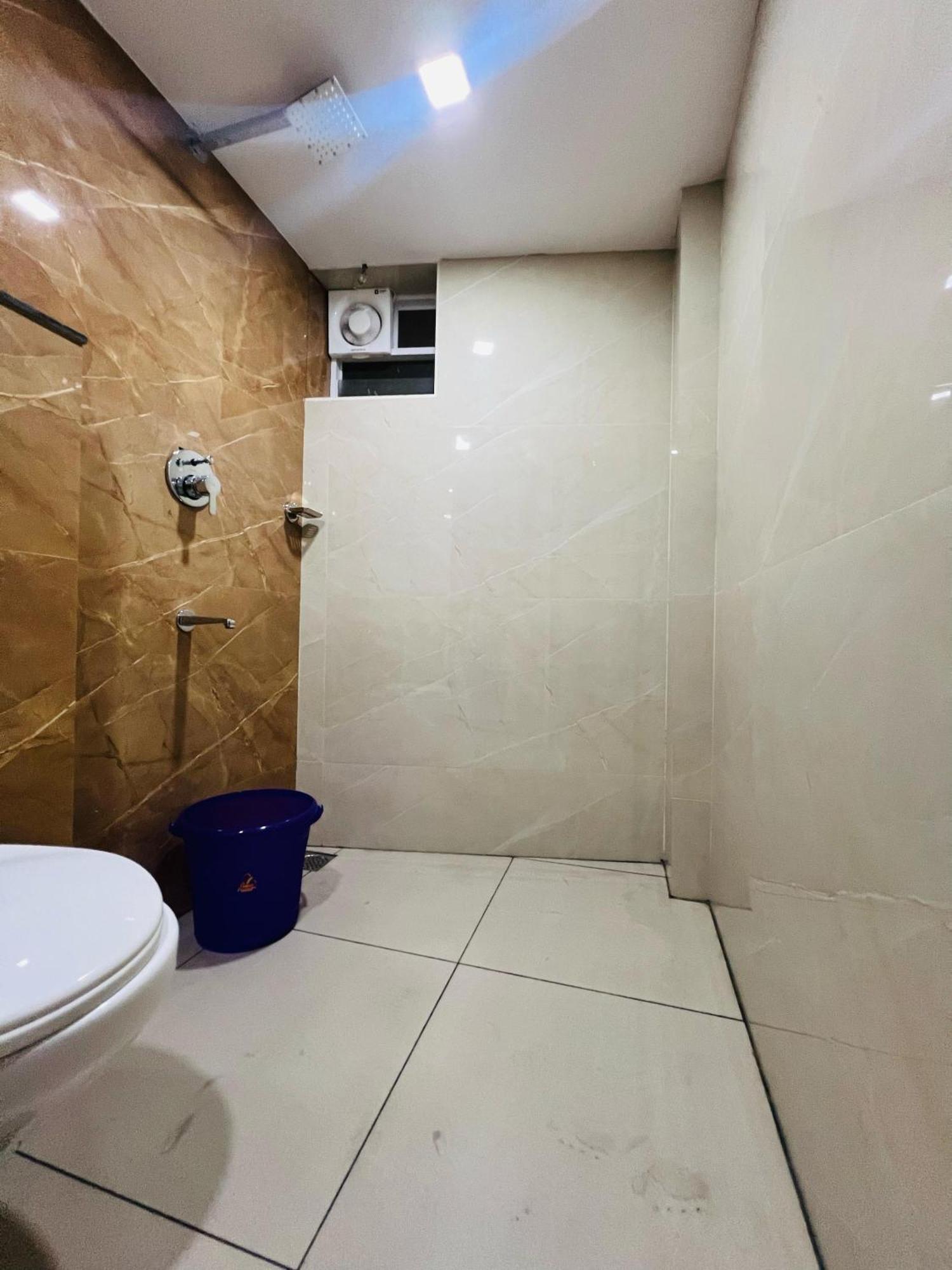 Gypsy Hotel Cusat Kochi Eksteriør bilde